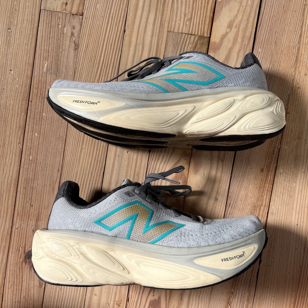 New Balance Fresh Foam X More v5 Mens 9.5 Grey Teal Gold Running Shoes MMORLJ5 - Picture 2 of 10